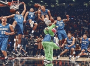 巴黎圣日耳曼不断突破！，浓眉哥连续十场比赛得分超过重返赛场赢得满堂喝彩(巴黎圣日耳曼赛程回放)